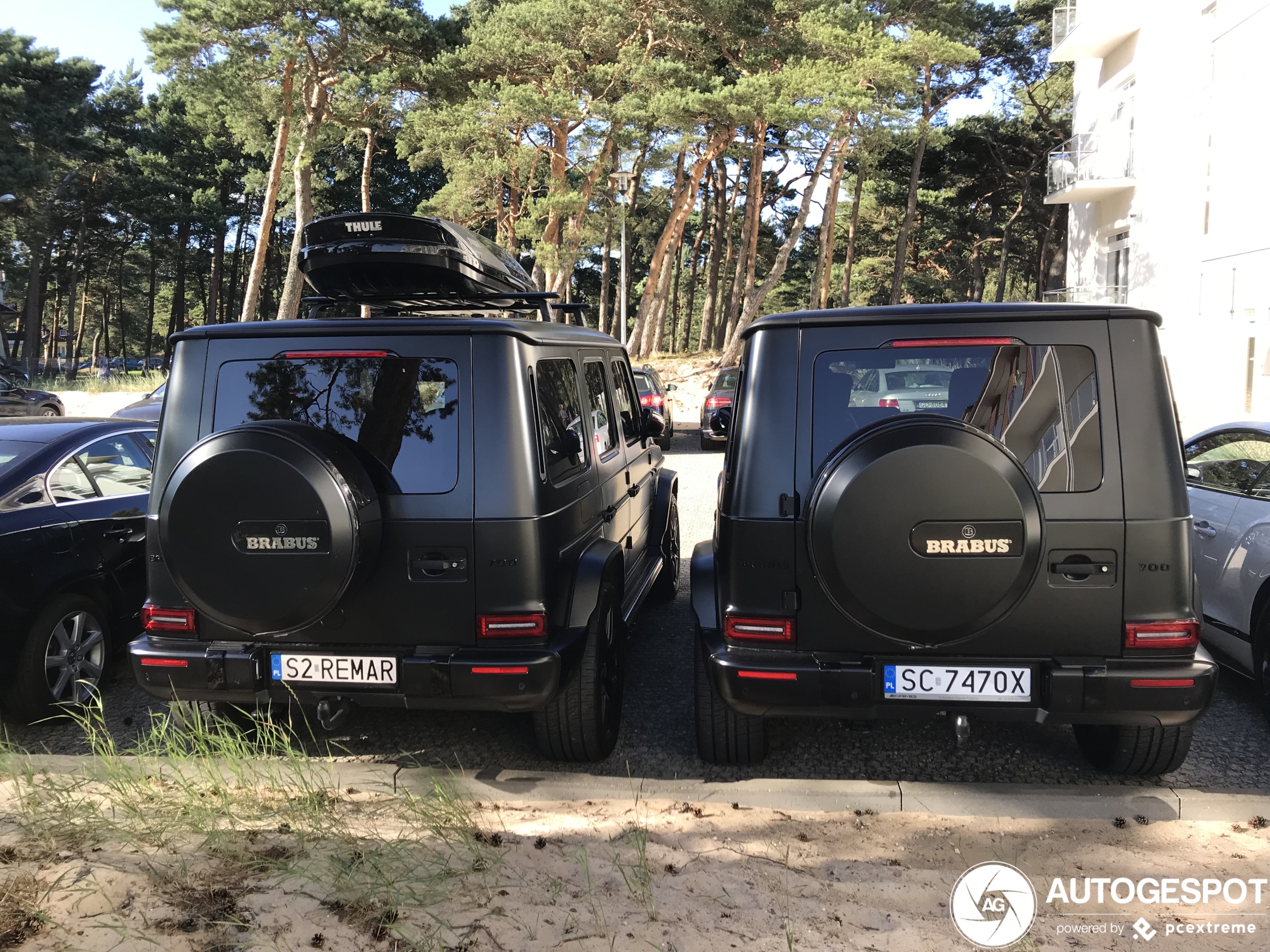 Brabus' G B40-700 imponeren op parkeerplaats