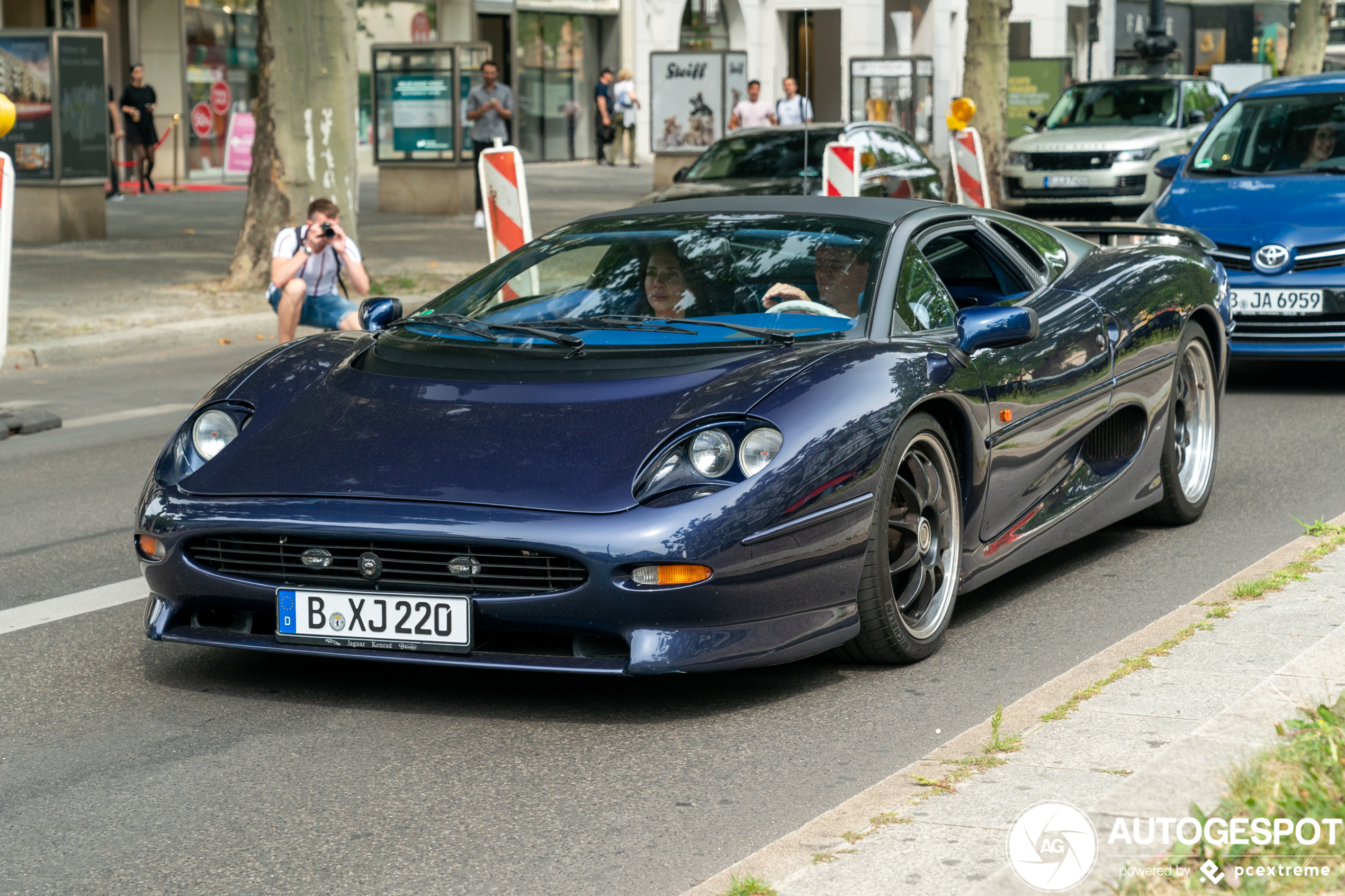 Jaguar XJ220