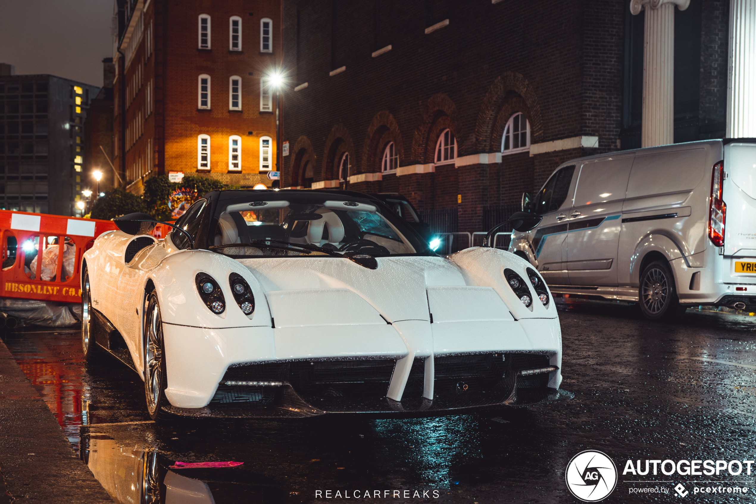Toch nog in Londen gespot: Pagani Huayra Roadster,