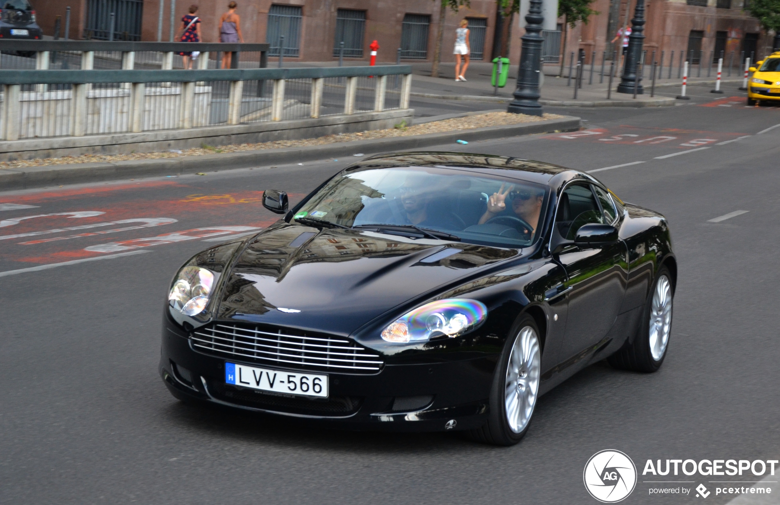 Aston Martin DB9