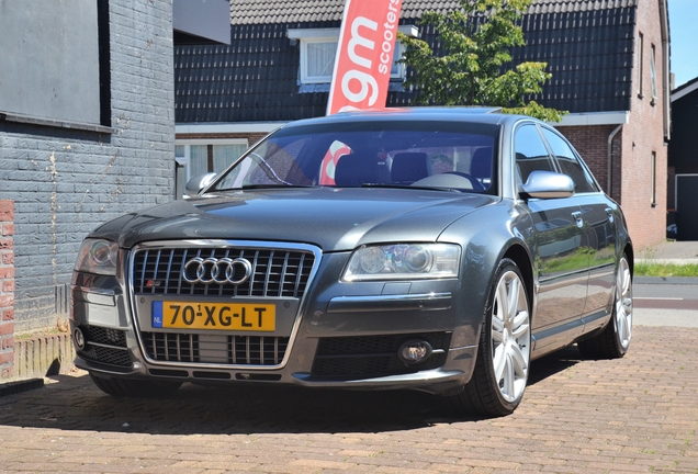 Audi S8 D3