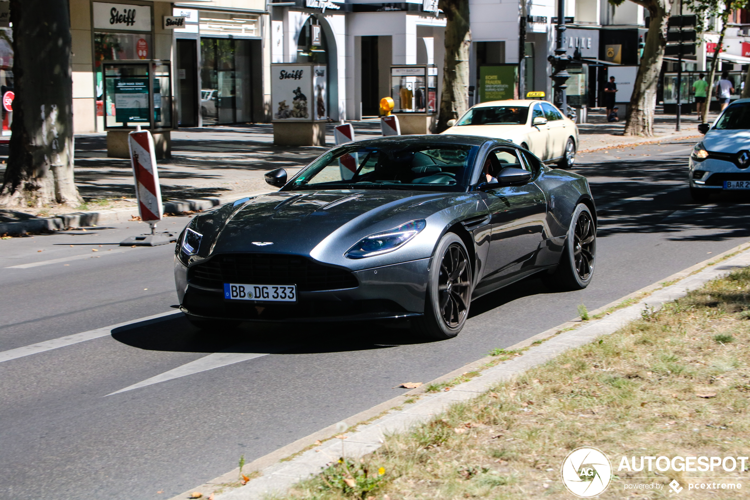 Aston Martin DB11 AMR