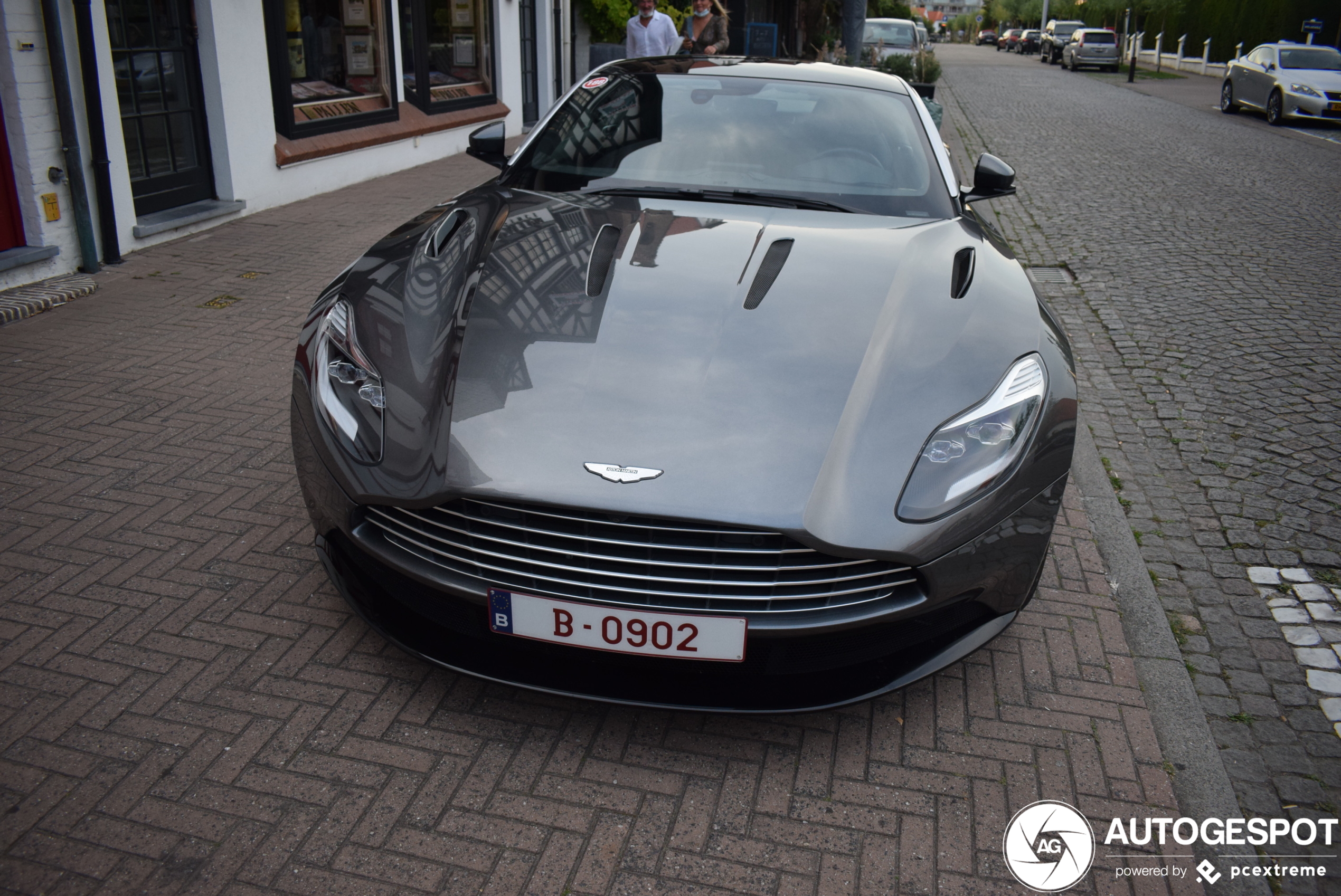 Aston Martin DB11