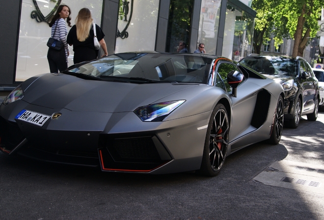 Lamborghini Aventador LP700-4 Roadster Pirelli Edition