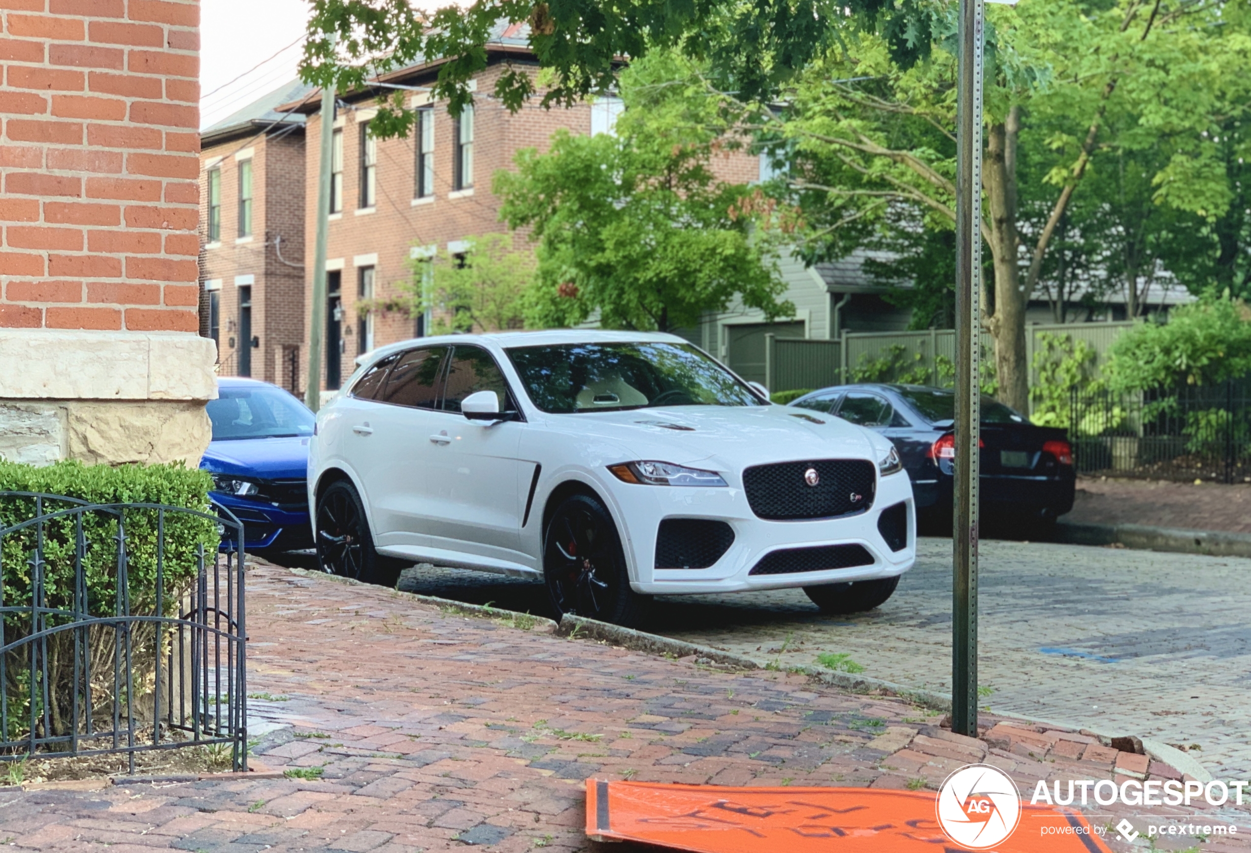 Jaguar F-PACE SVR