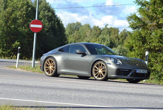 Porsche 992 Carrera 4S