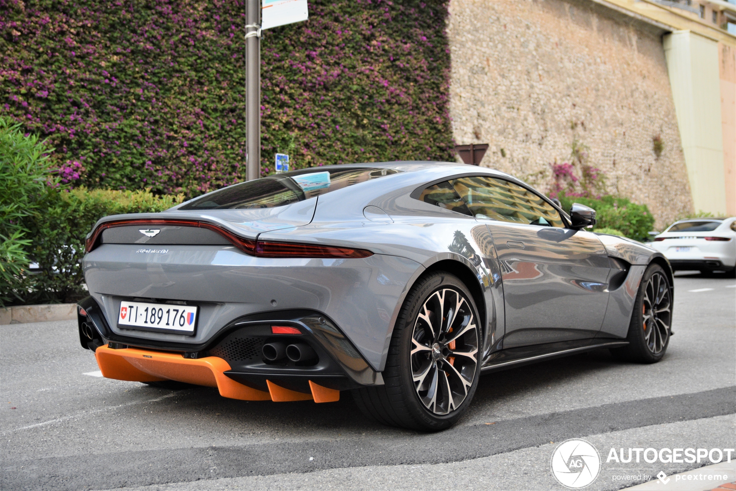 Aston Martin V8 Vantage 2018