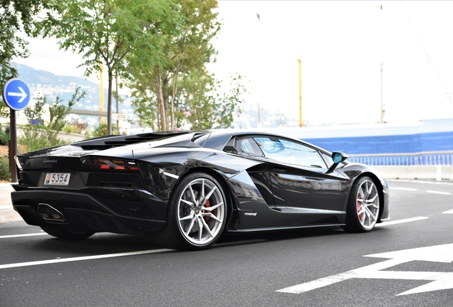 Lamborghini Aventador S LP740-4