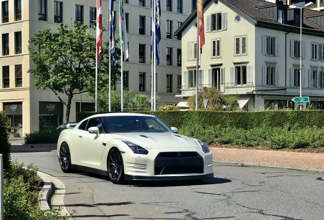 Nissan GT-R