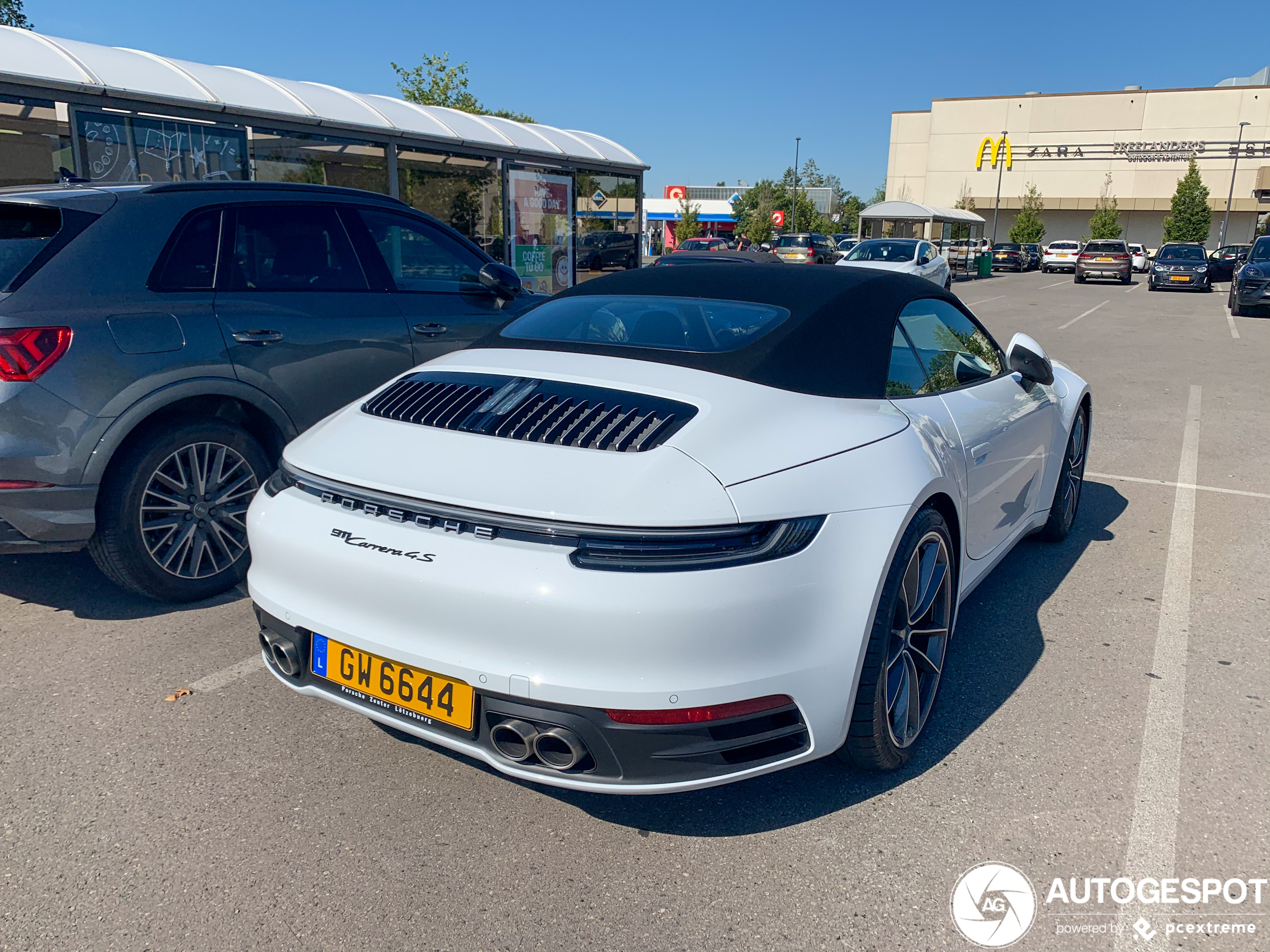 Porsche 992 Carrera 4S Cabriolet