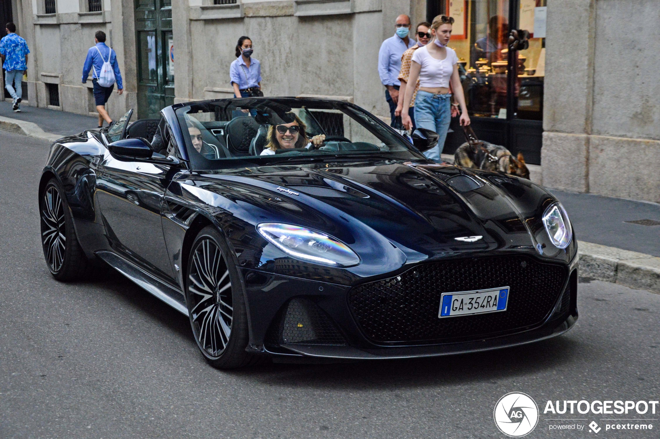 Aston Martin DBS Superleggera Volante