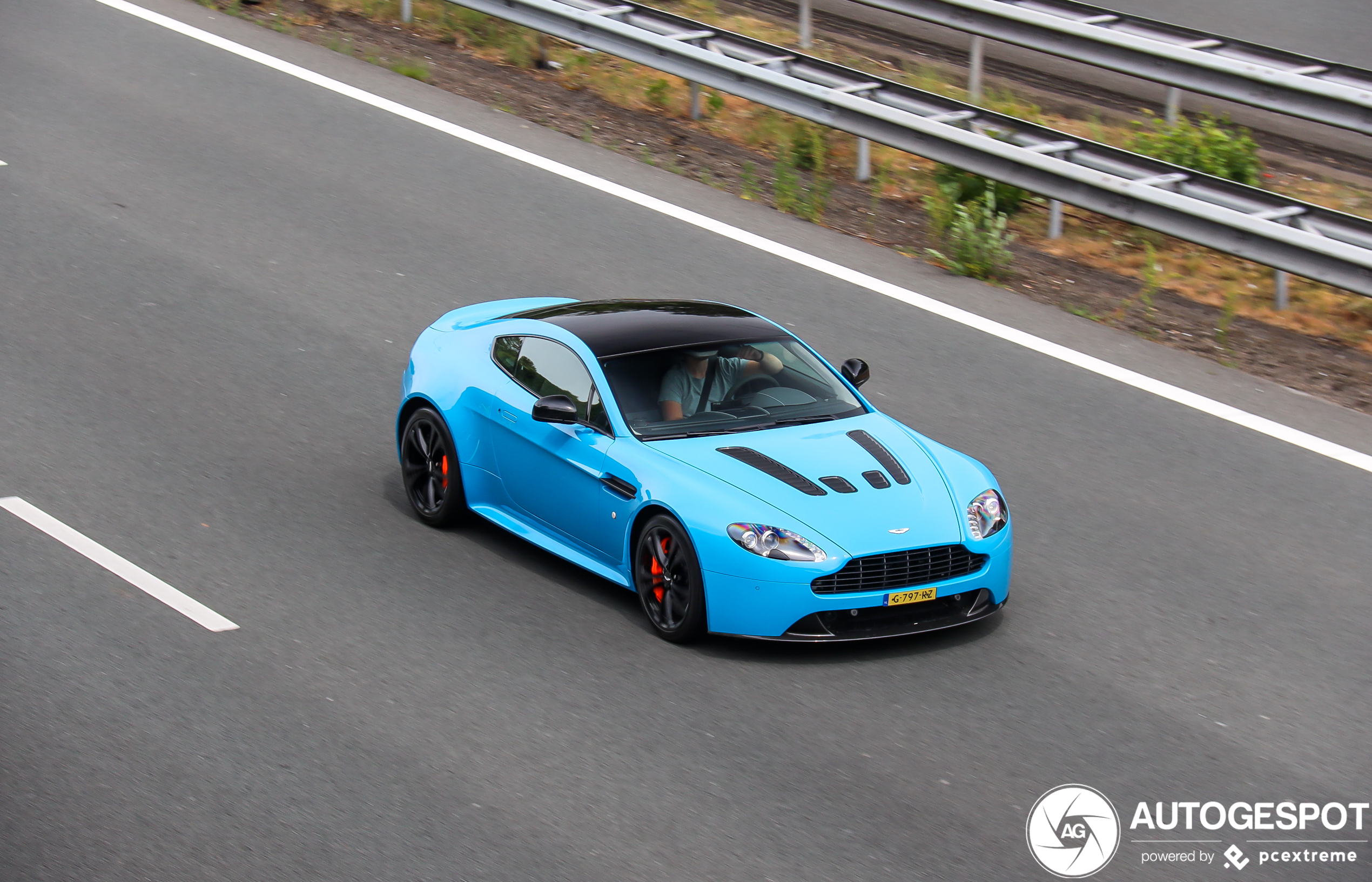 Aston Martin V12 Vantage