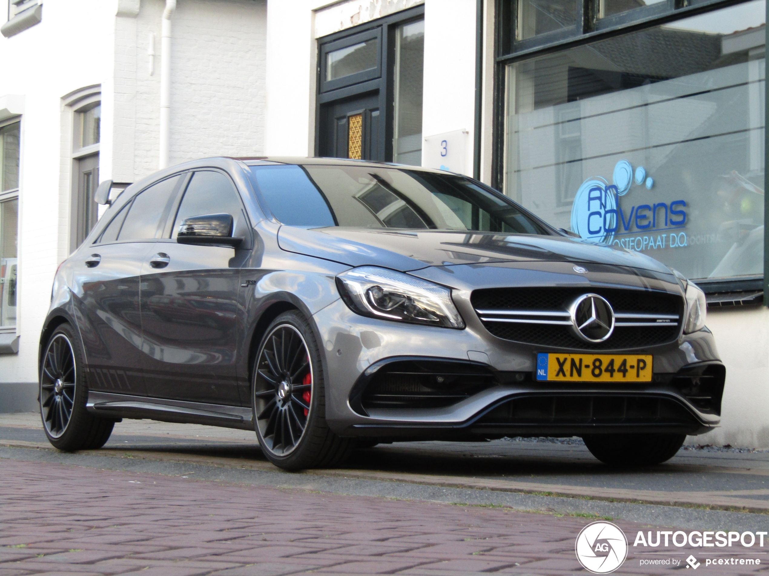 Mercedes-AMG A 45 W176 2015