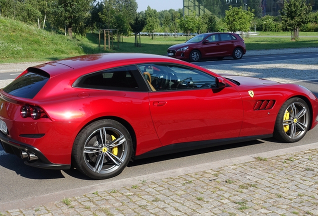 Ferrari GTC4Lusso