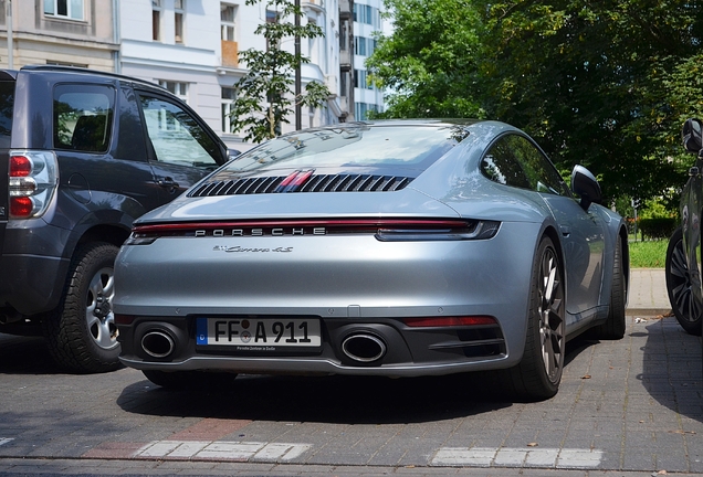 Porsche 992 Carrera 4S