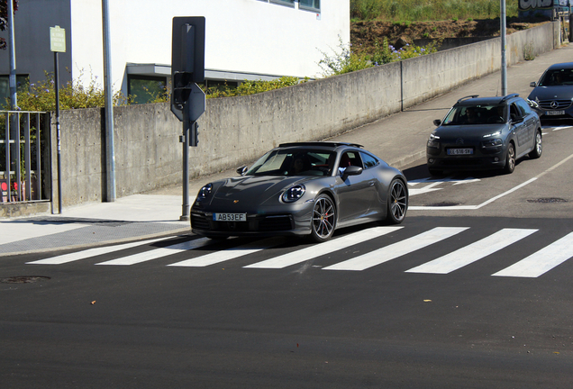 Porsche 992 Carrera 4S