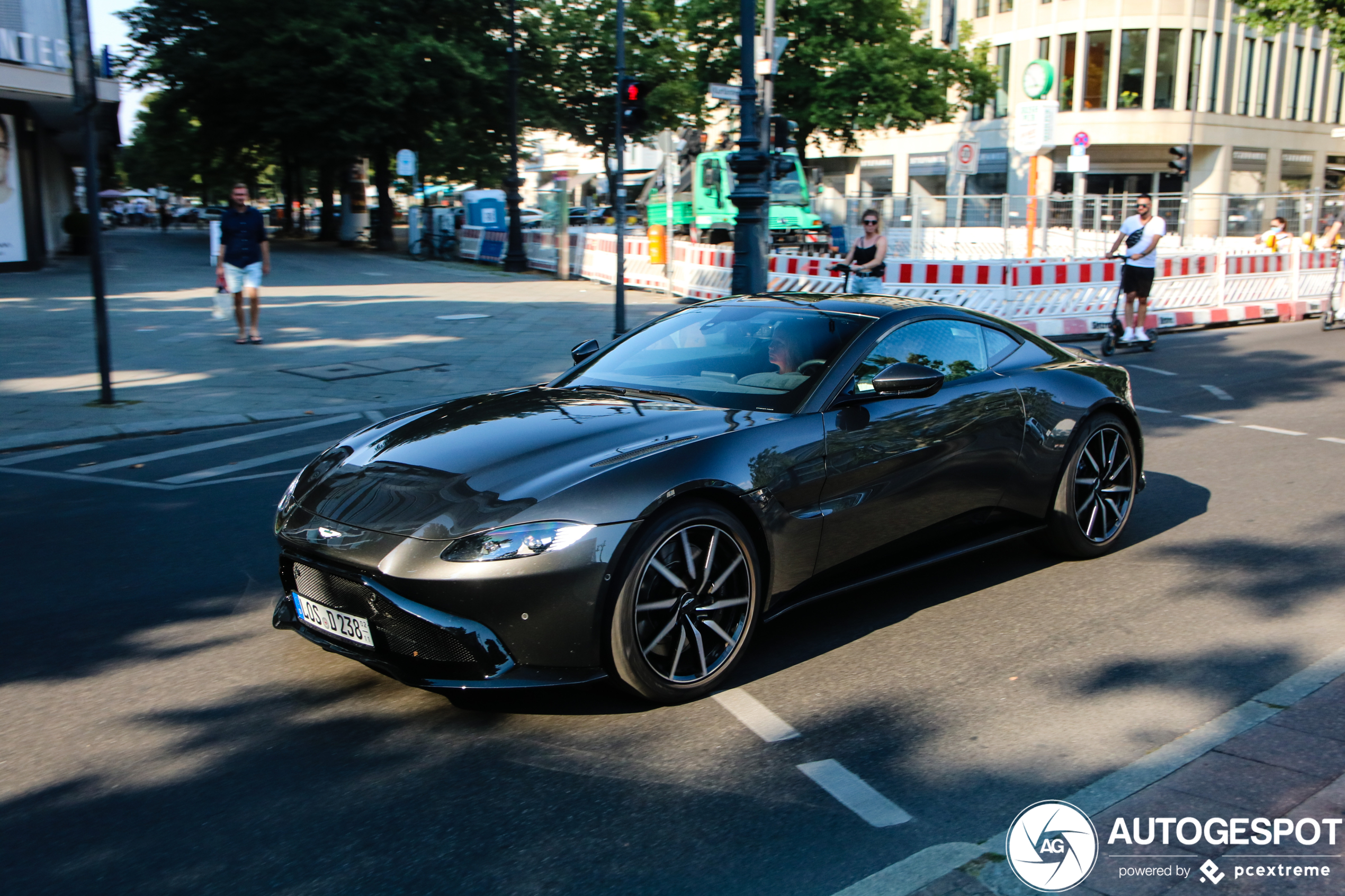 Aston Martin V8 Vantage 2018