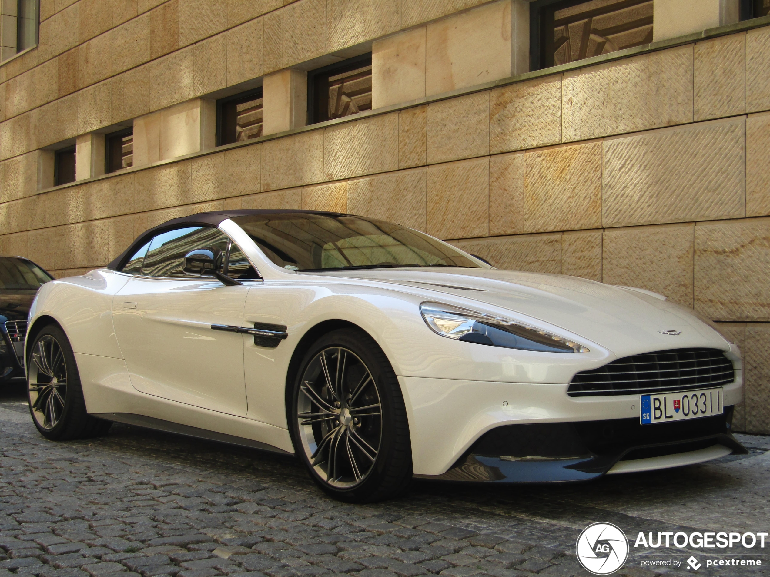 Aston Martin Vanquish Volante