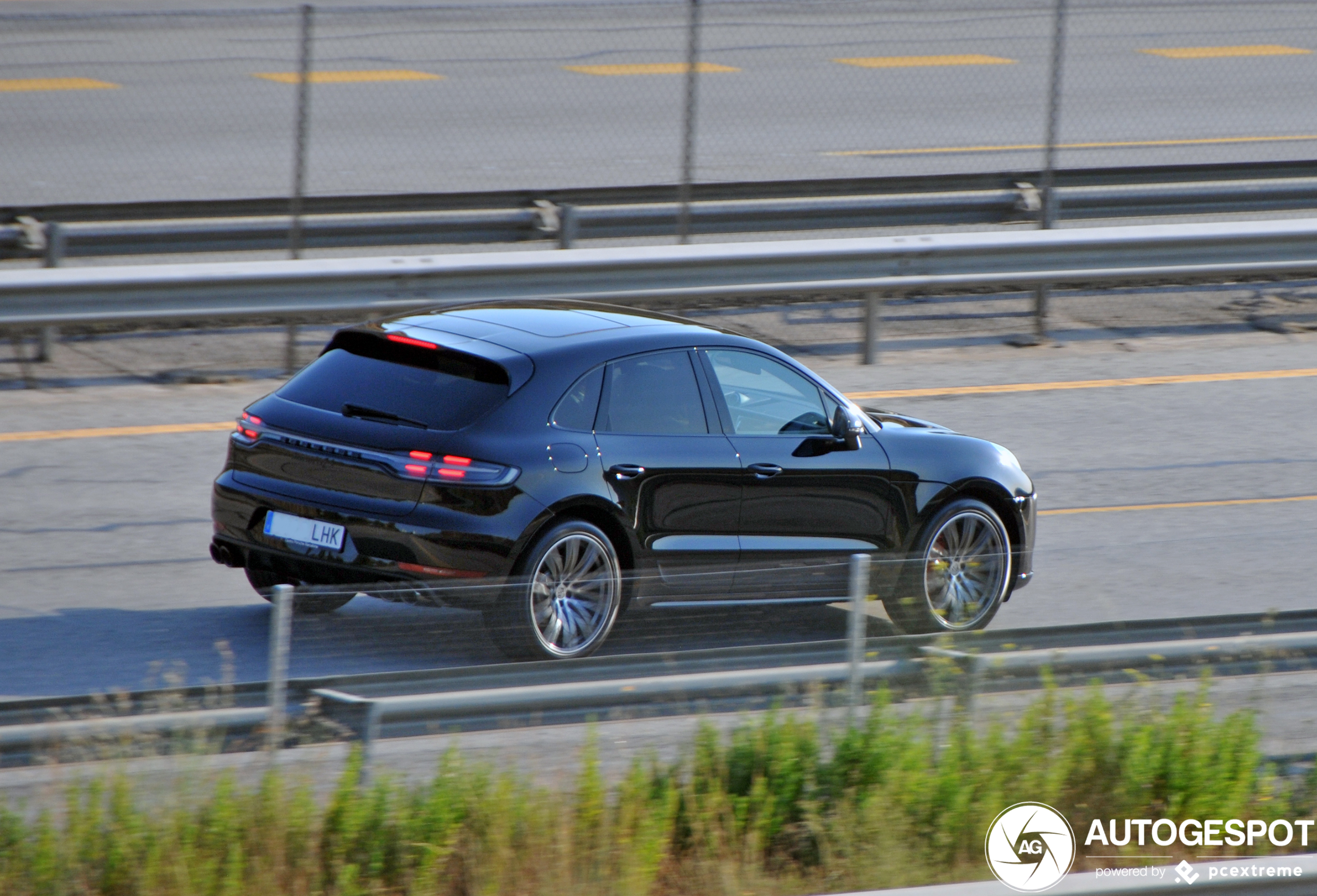 Porsche 95B Macan GTS MkII