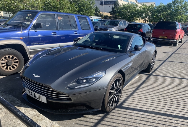 Aston Martin DB11