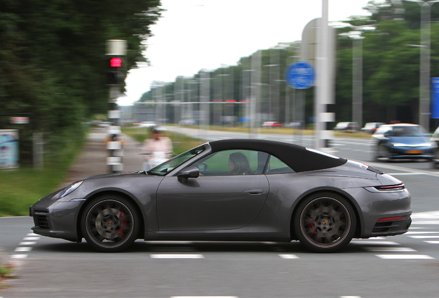 Porsche 992 Carrera 4S Cabriolet