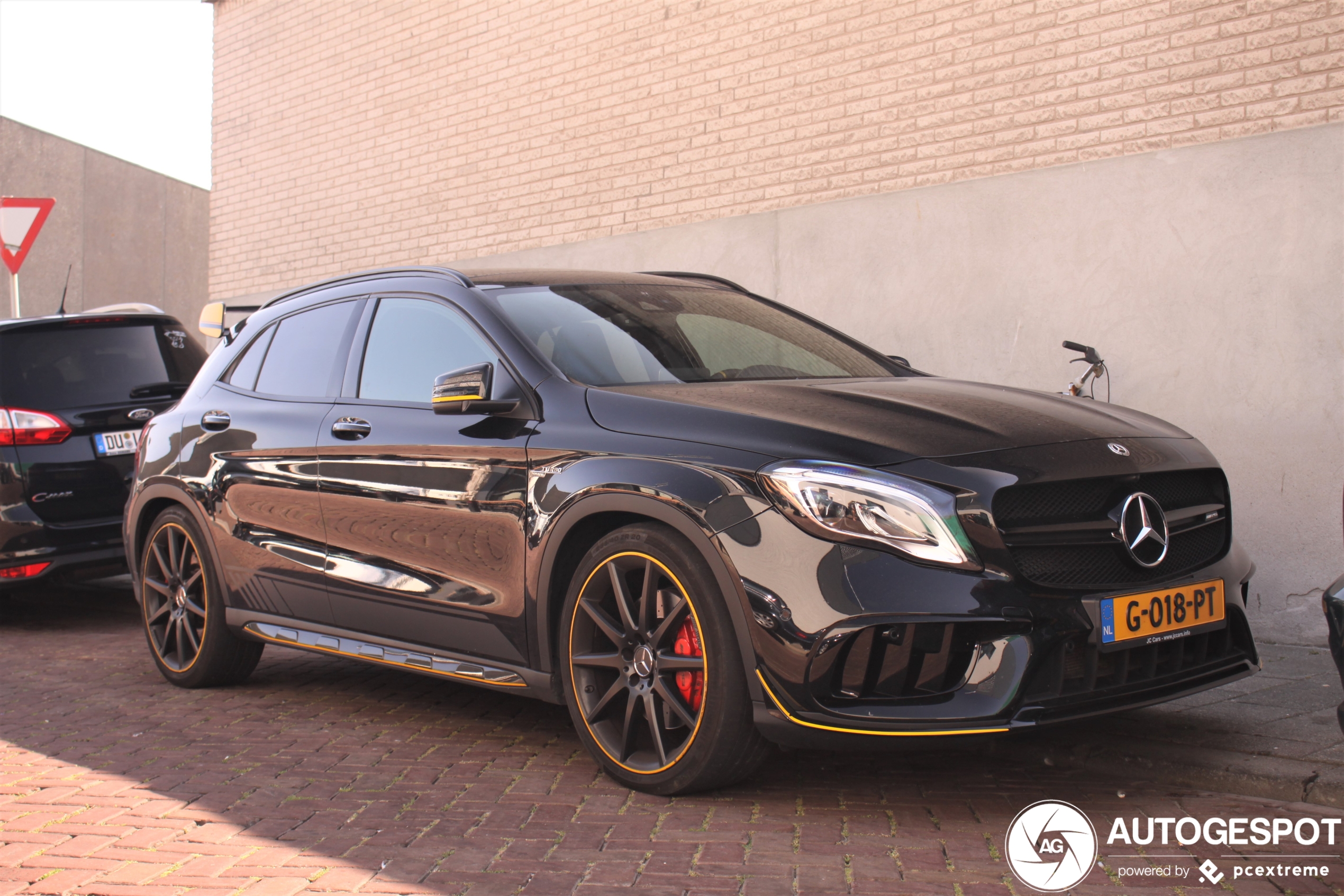 Mercedes-AMG GLA 45 X156 Yellow Night Edition