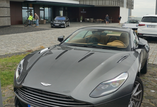 Aston Martin DB11