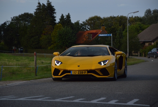 Lamborghini Aventador S LP740-4