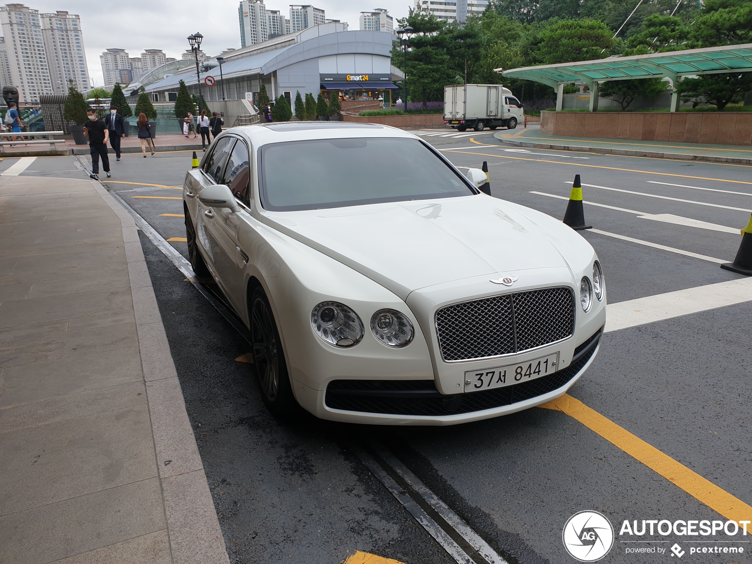 Bentley Flying Spur V8