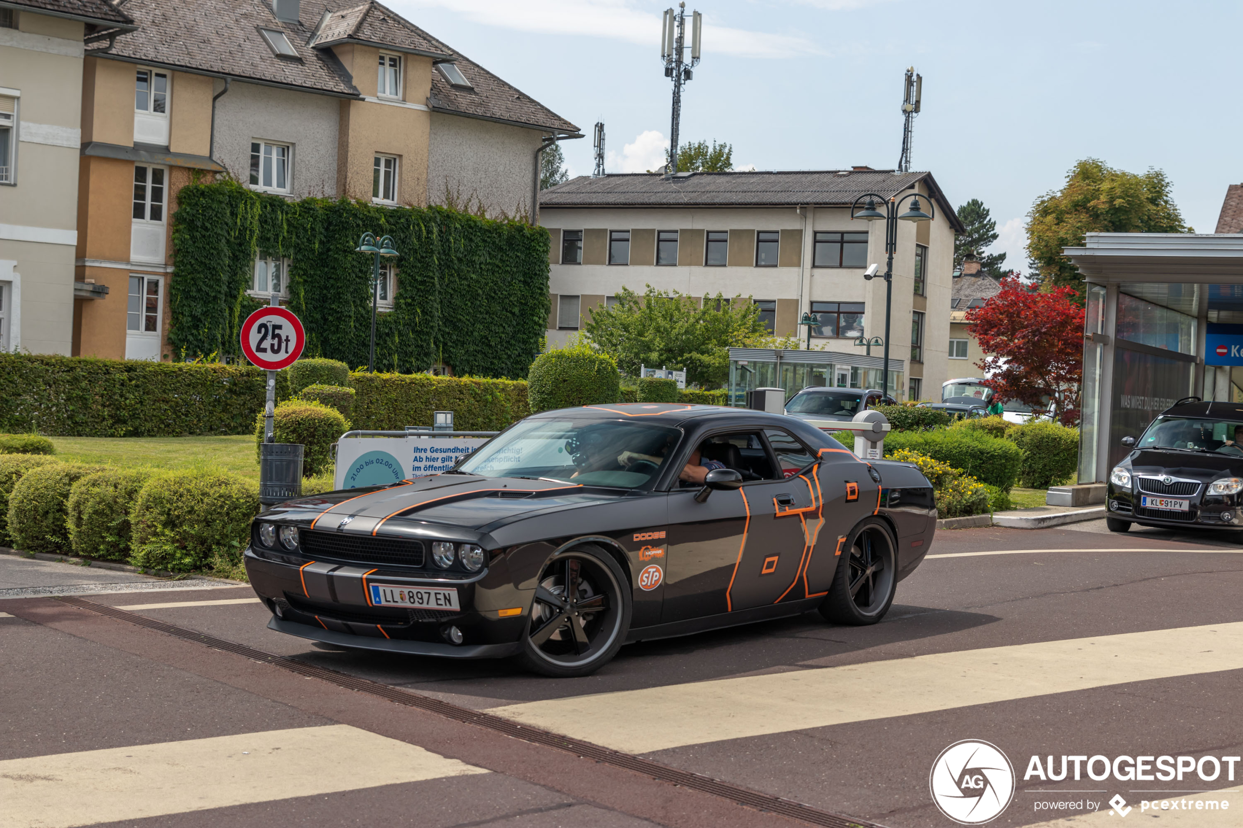 Dodge Challenger SRT-8