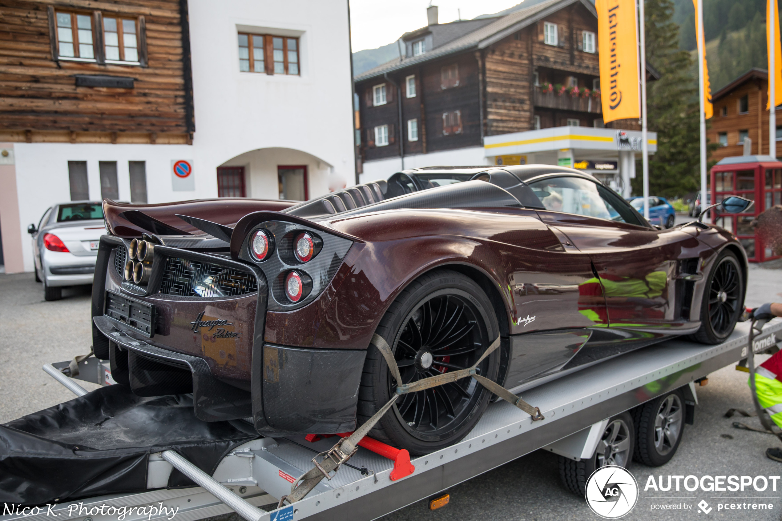 Pagani Huayra Roadster wordt niet zo vorstelijk vervoerd