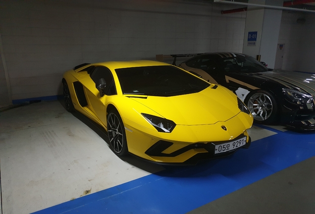 Lamborghini Aventador S LP740-4