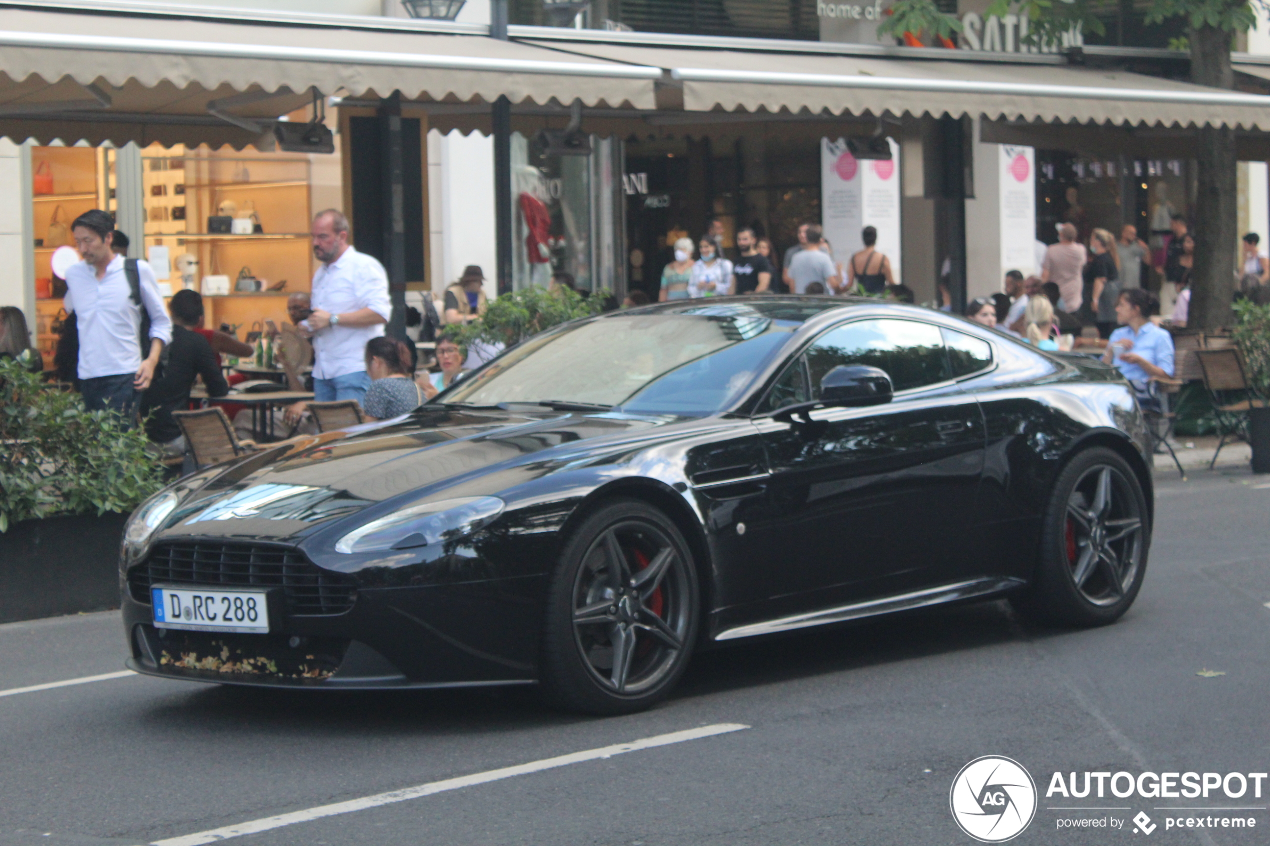 Aston Martin V8 Vantage 2012