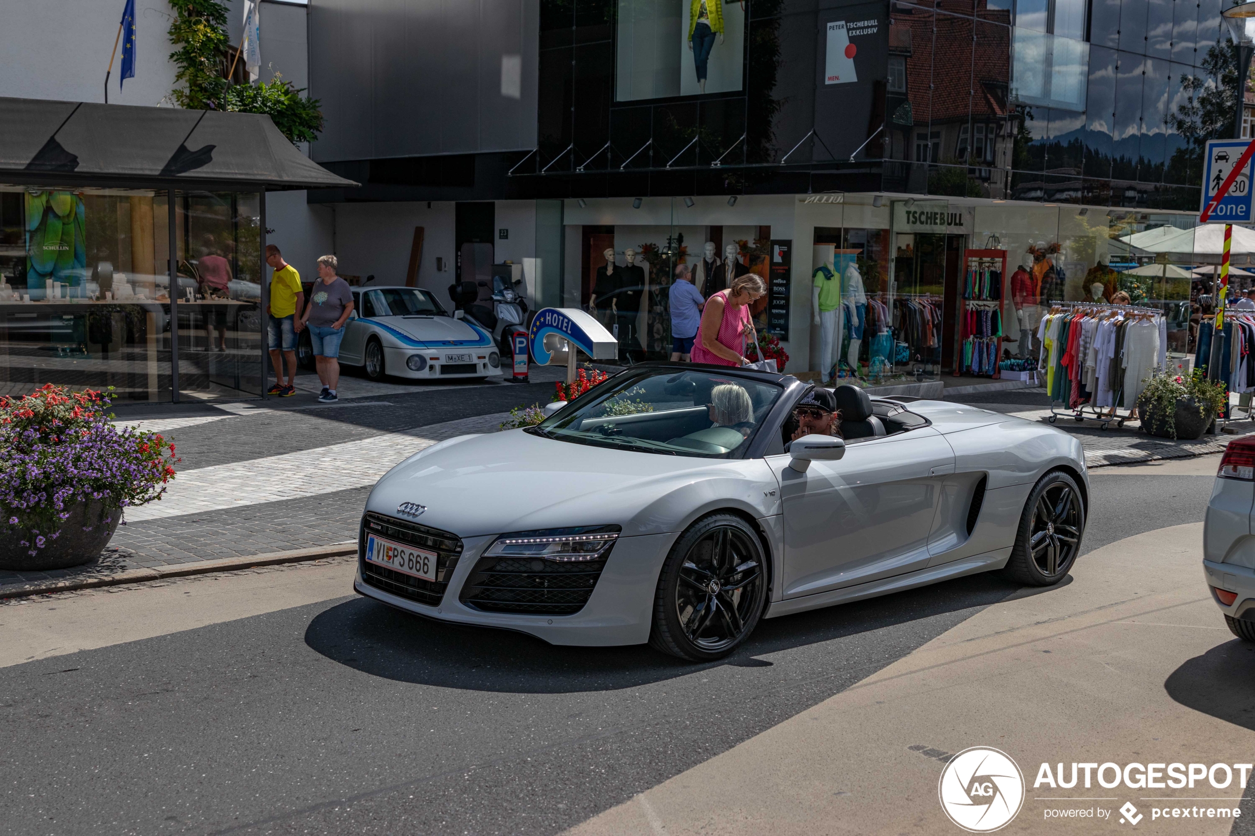 Audi R8 V10 Spyder 2013