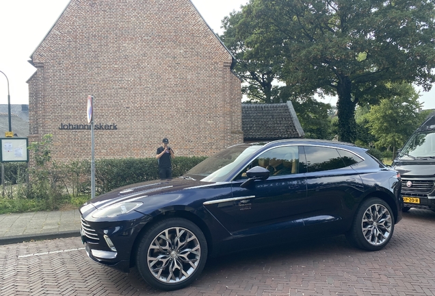 Aston Martin DBX