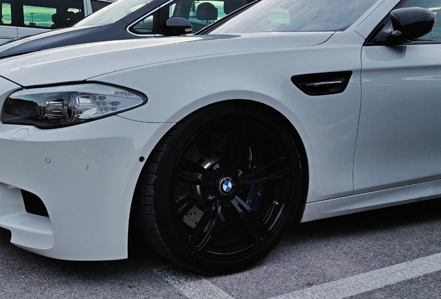 BMW M5 F10 2011