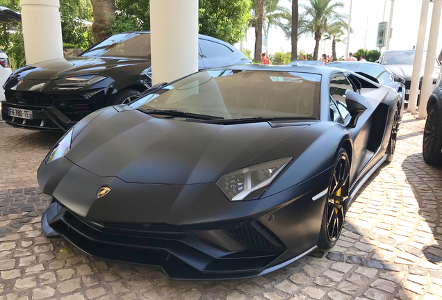 Lamborghini Aventador S LP740-4 Roadster