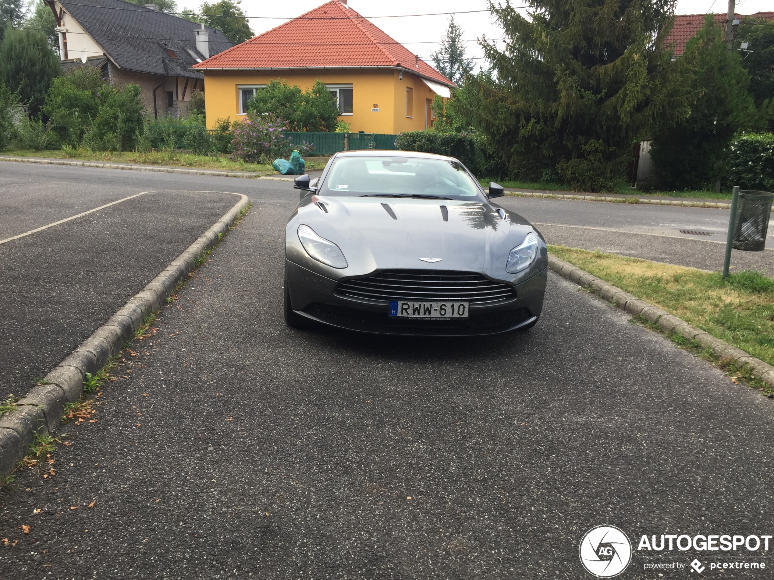 Aston Martin DB11