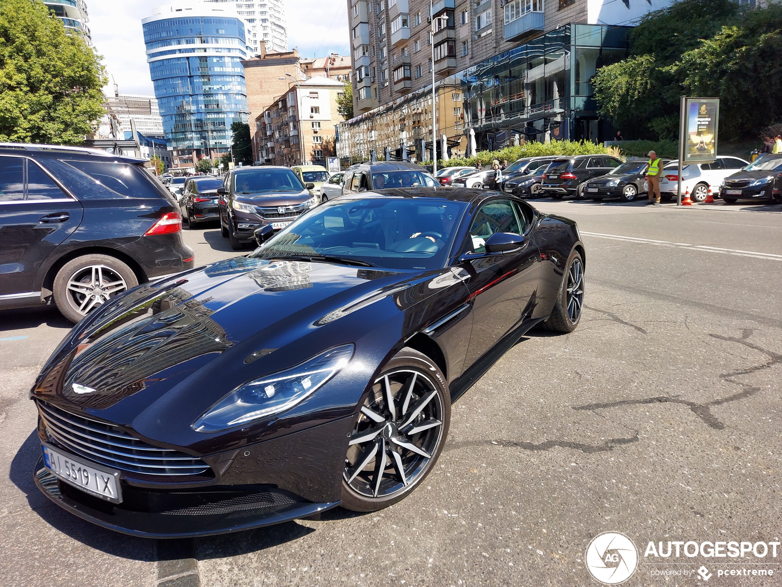 Aston Martin DB11 V8