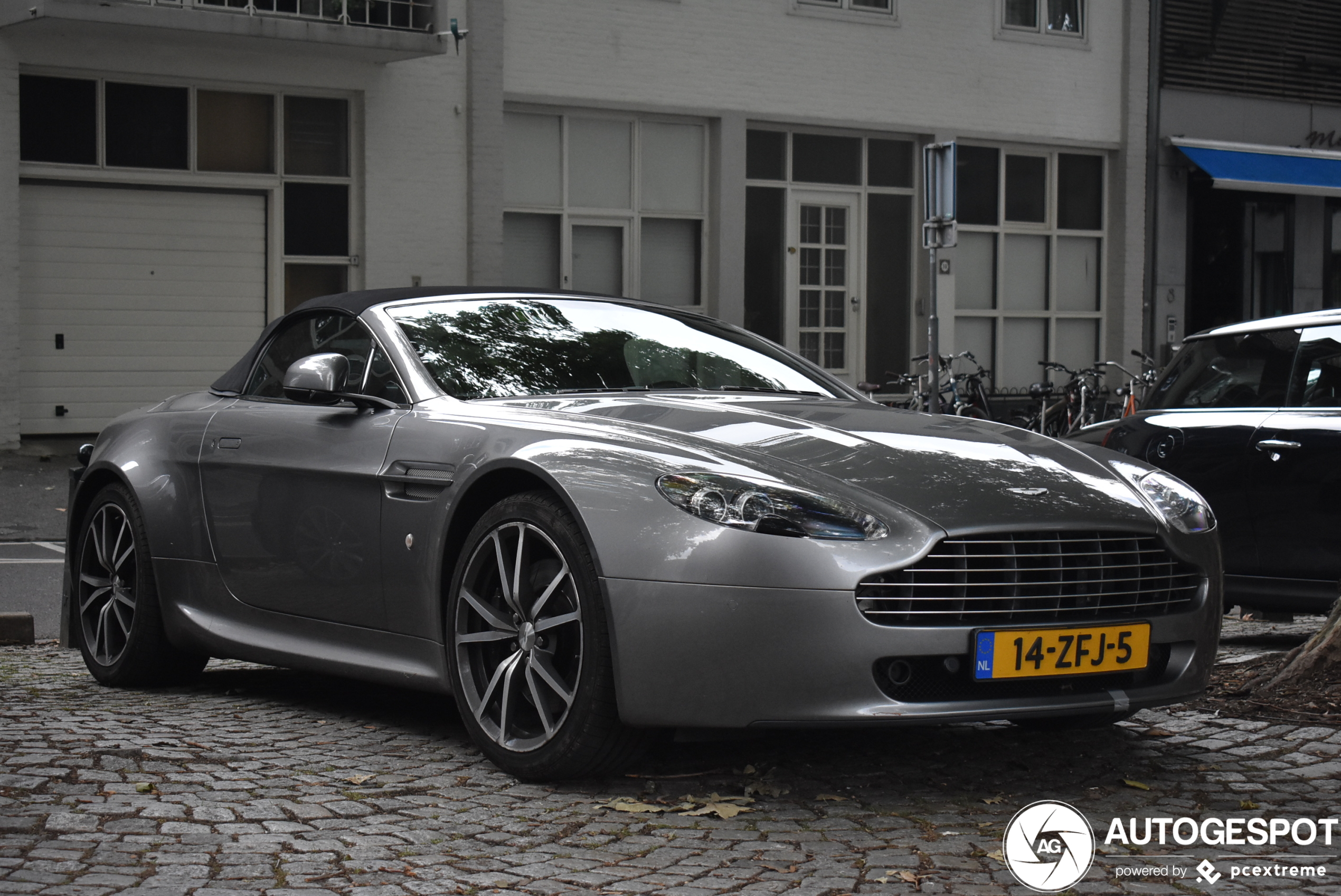 Aston Martin V8 Vantage Roadster