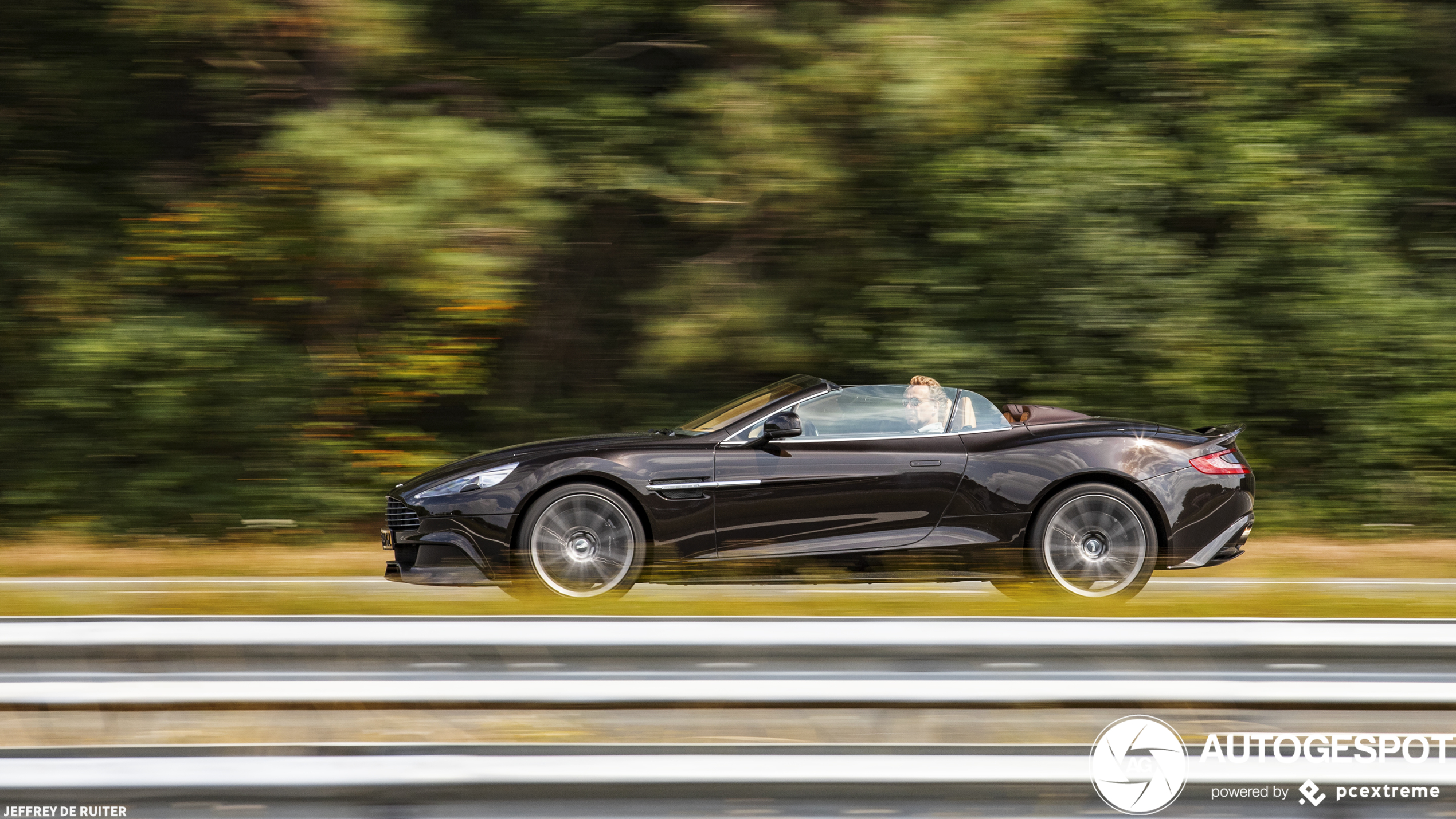 Aston Martin Vanquish Volante