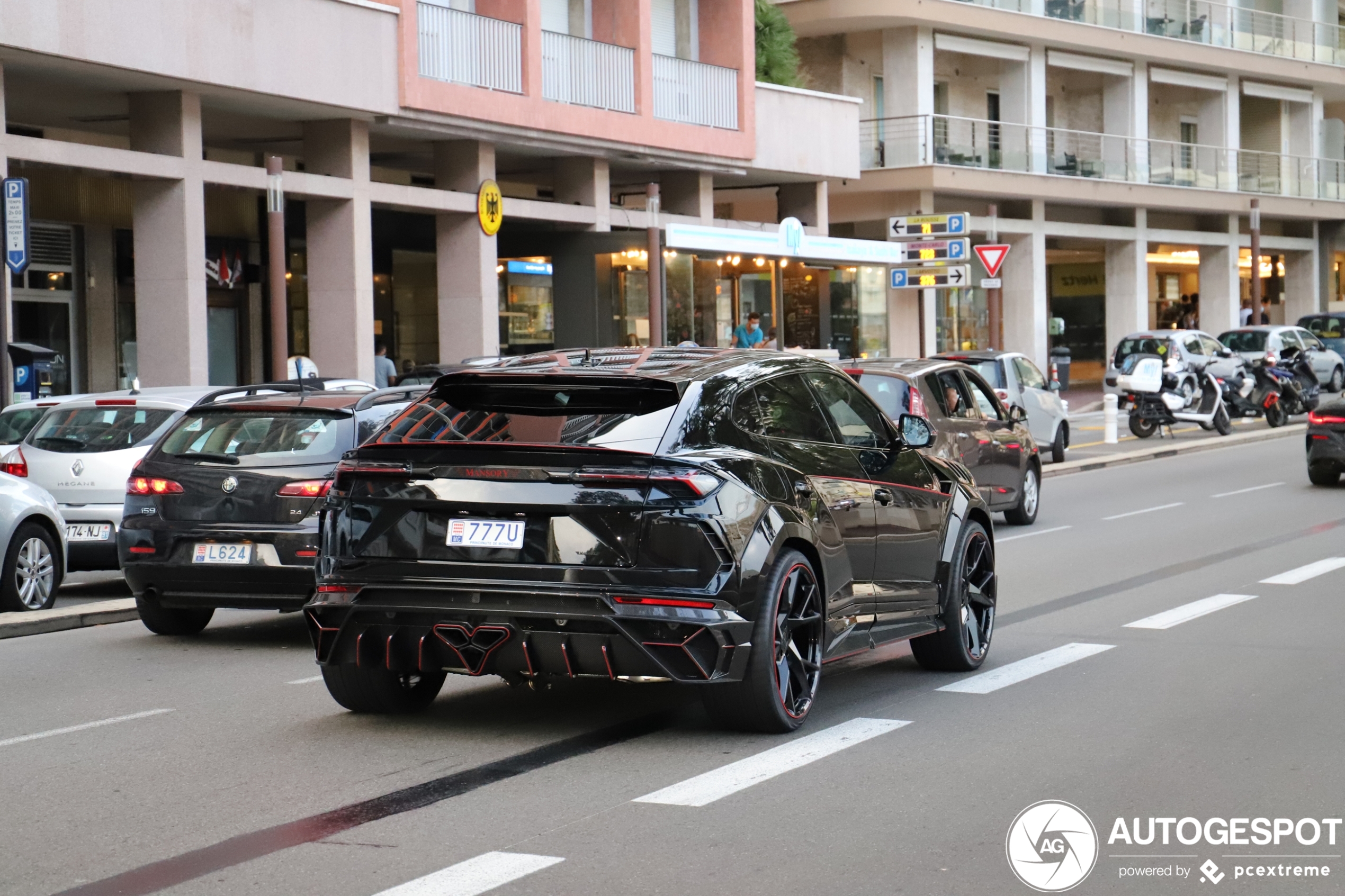 Lamborghini Urus Mansory Venatus verorbert de straten van Monaco