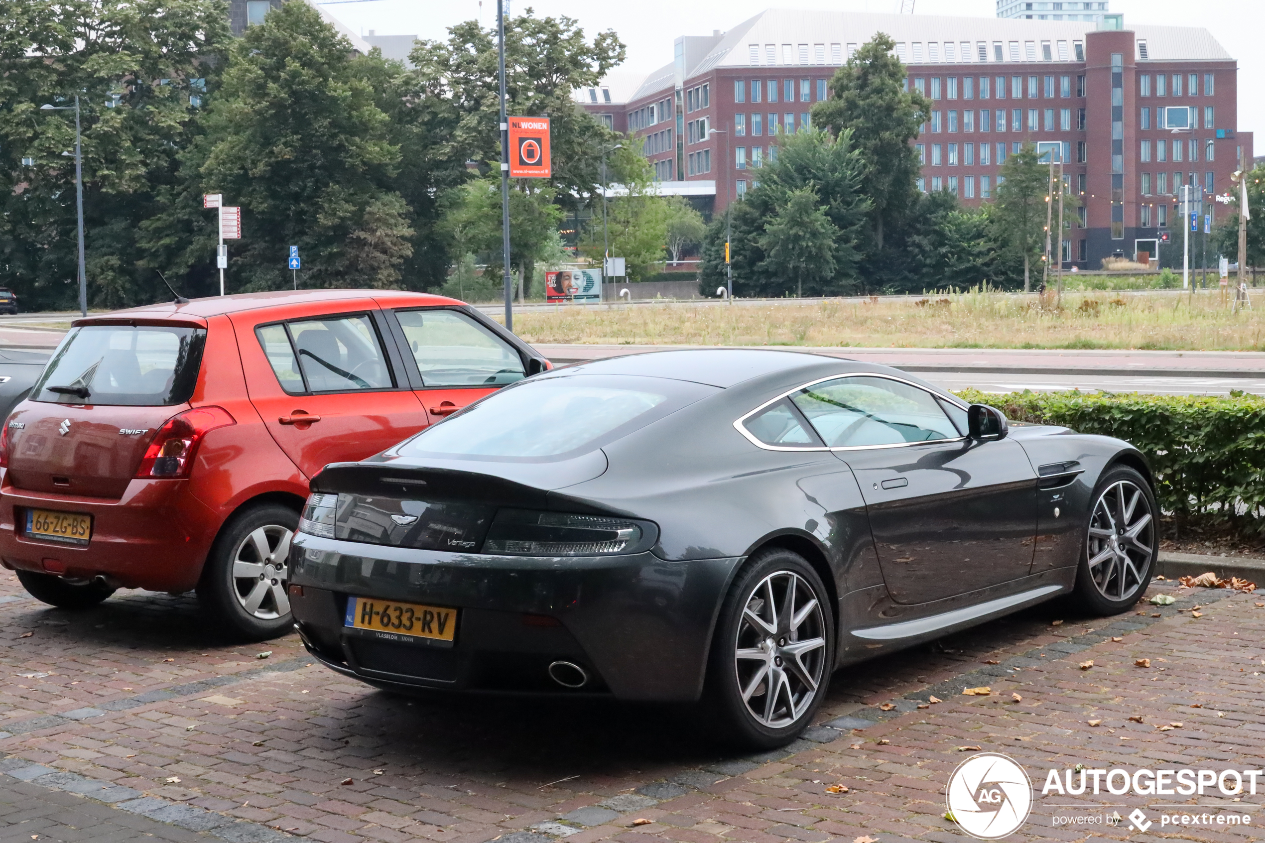 Aston Martin V8 Vantage 2012