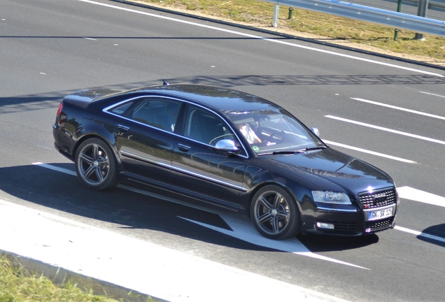 Audi S8 D3