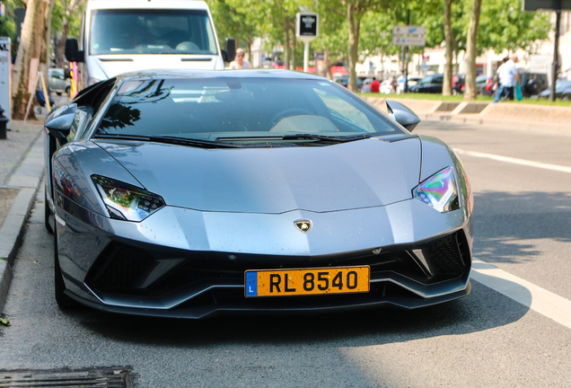 Lamborghini Aventador S LP740-4