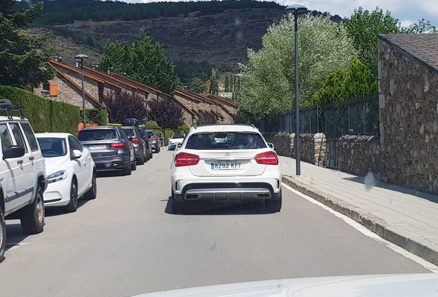 Mercedes-AMG GLA 45 X156