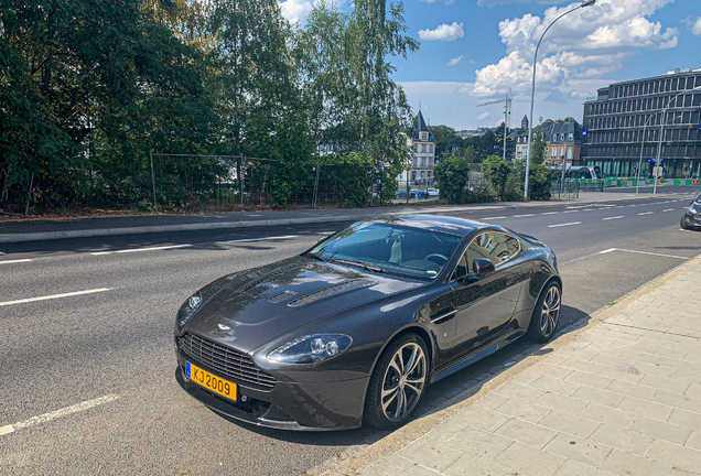 Aston Martin V12 Vantage