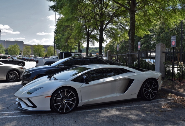 Lamborghini Aventador S LP740-4