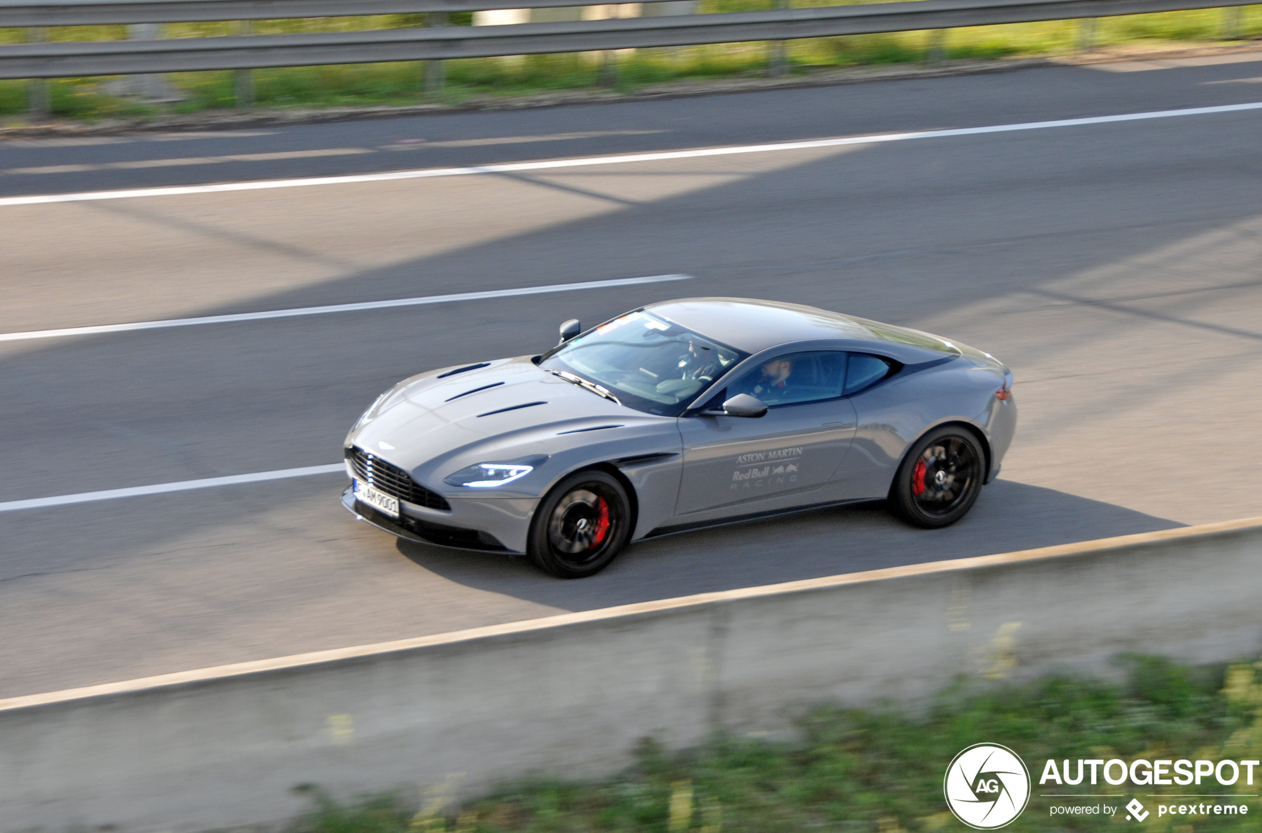 Aston Martin DB11