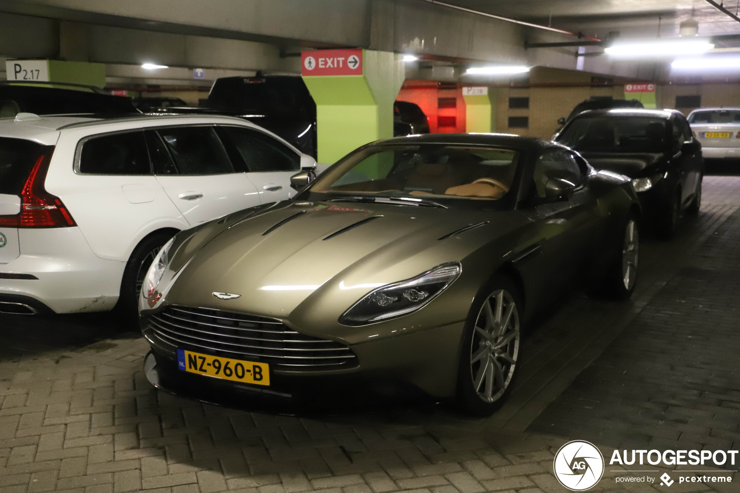 Aston Martin DB11